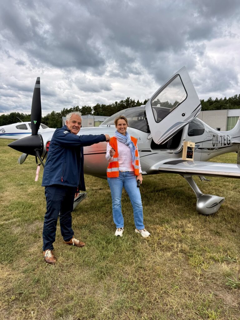Übergabe eines in Dänemark gekauften Flugzeugs mit dem Kennzeichen OY-TEG